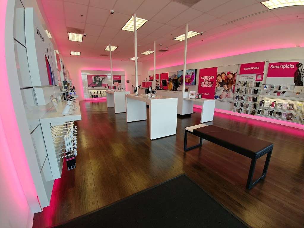 T-Mobile | 888 New Los Angeles Ave Ste H-1, Moorpark, CA 93021, USA | Phone: (805) 531-5098