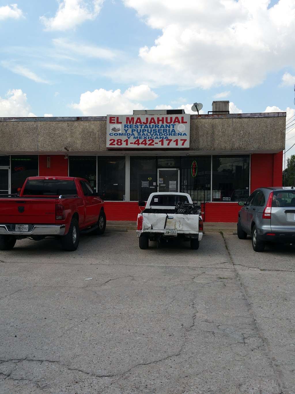 El Majahual Pupuseria | 1431 Aldine Mail Rte Rd, Houston, TX 77039, USA | Phone: (281) 442-1717