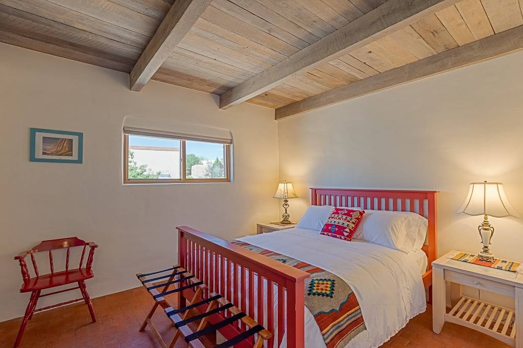 Casa Flora Vacation Rental | 4135 Sunningdale Ave NE, Albuquerque, NM 87110, USA | Phone: (505) 672-8387