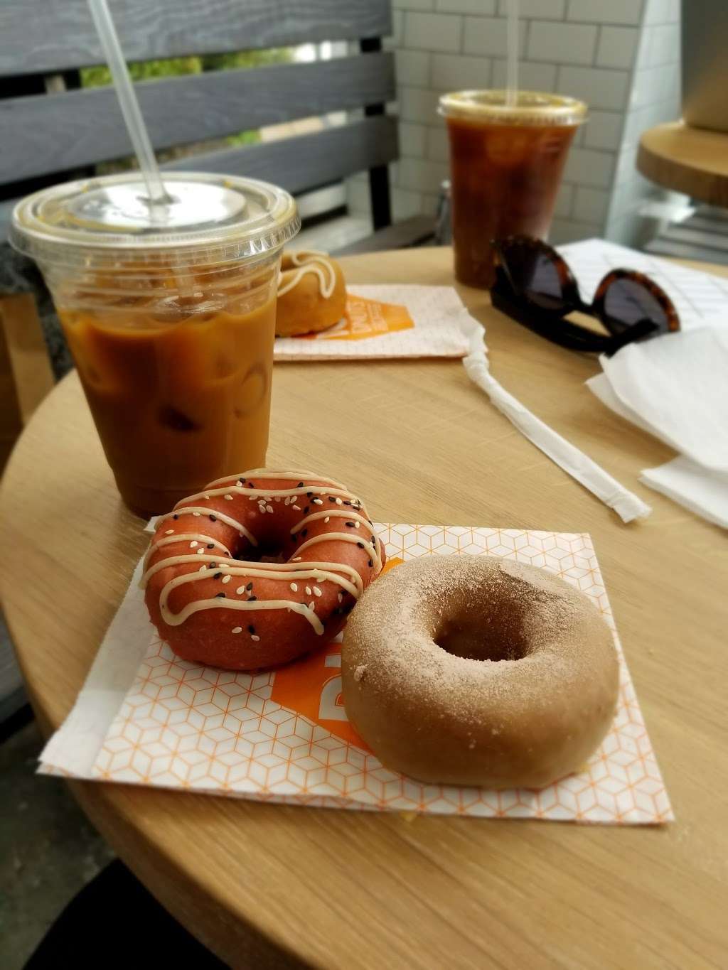 Dus Donuts & Coffee | 107 N 12th St, Brooklyn, NY 11249, USA | Phone: (718) 215-8770