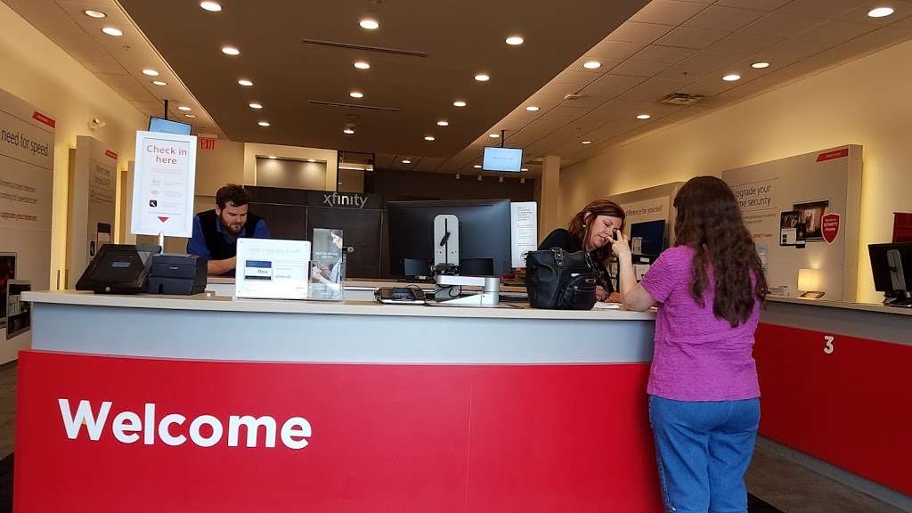 Xfinity Store by Comcast | 18701 East 39th St S Suite B, Independence, MO 64057, USA | Phone: (800) 934-6489