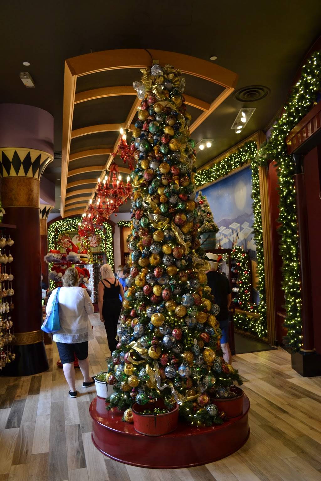 Port of Entry Christmas Shoppe | 6000 Universal Blvd, Orlando, FL 32819, USA | Phone: (407) 363-8000