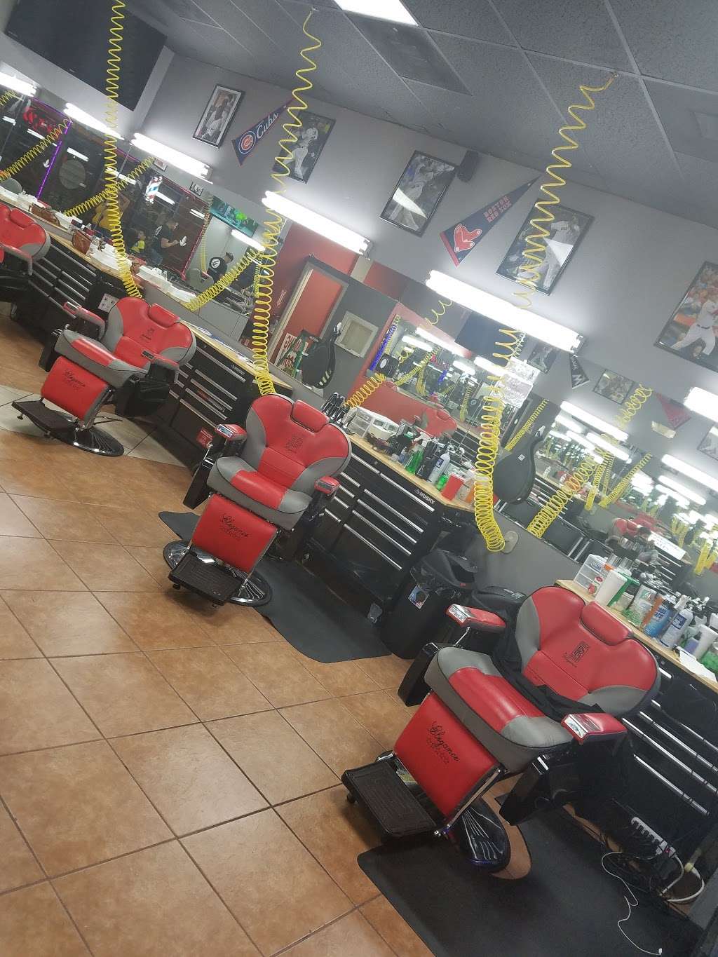 J&L Barbershop | 4945 S Orange Blossom Trail, Orlando, FL 32839, USA | Phone: (407) 286-3397