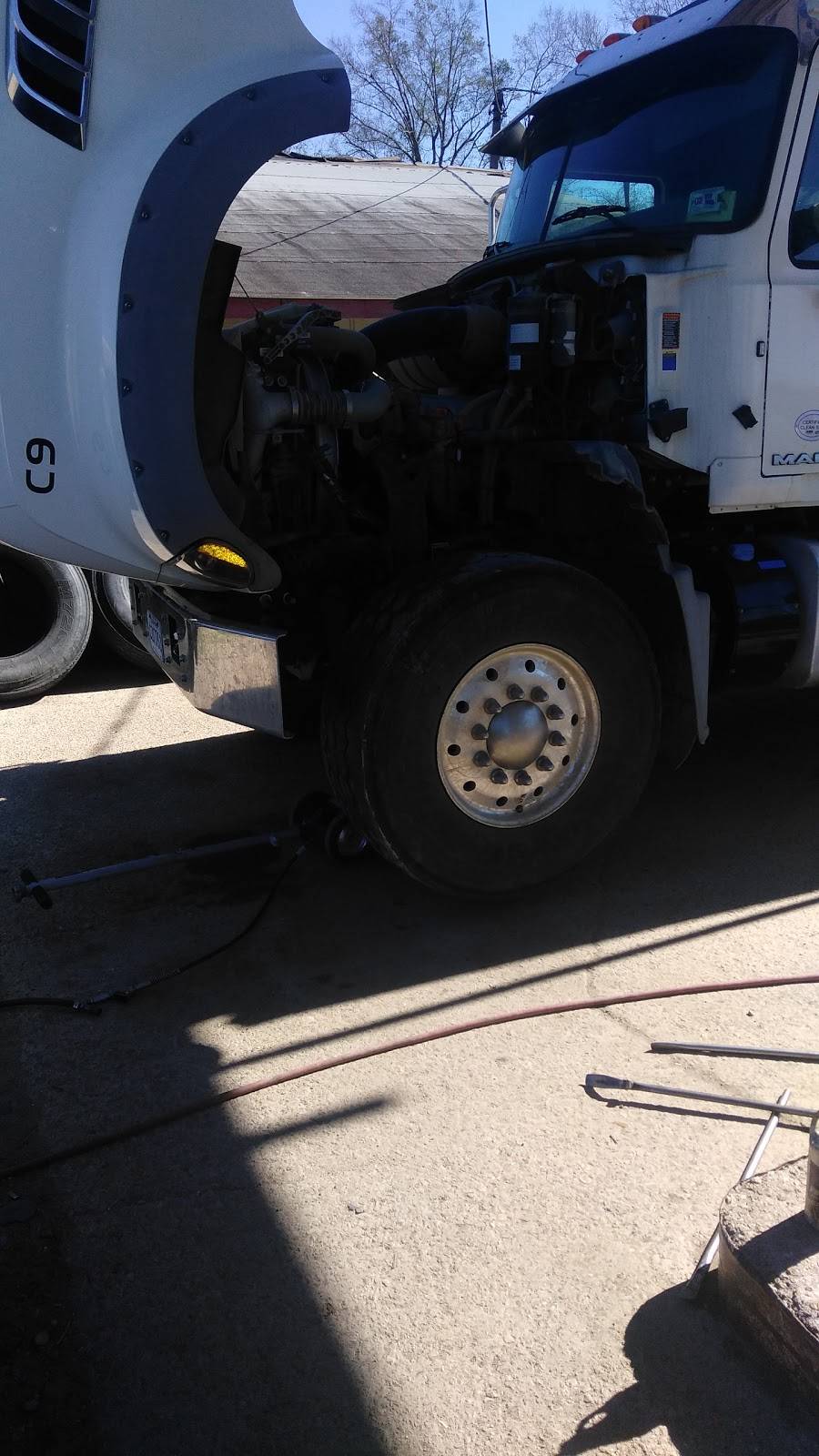Shelly Moore Truck Tire Services | 3333 I-10, Port Allen, LA 70767, USA | Phone: (225) 355-2829