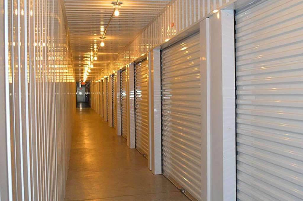 Right Move Storage - Aldine | 21667 Aldine Westfield Rd, Humble, TX 77338, USA | Phone: (281) 233-0400