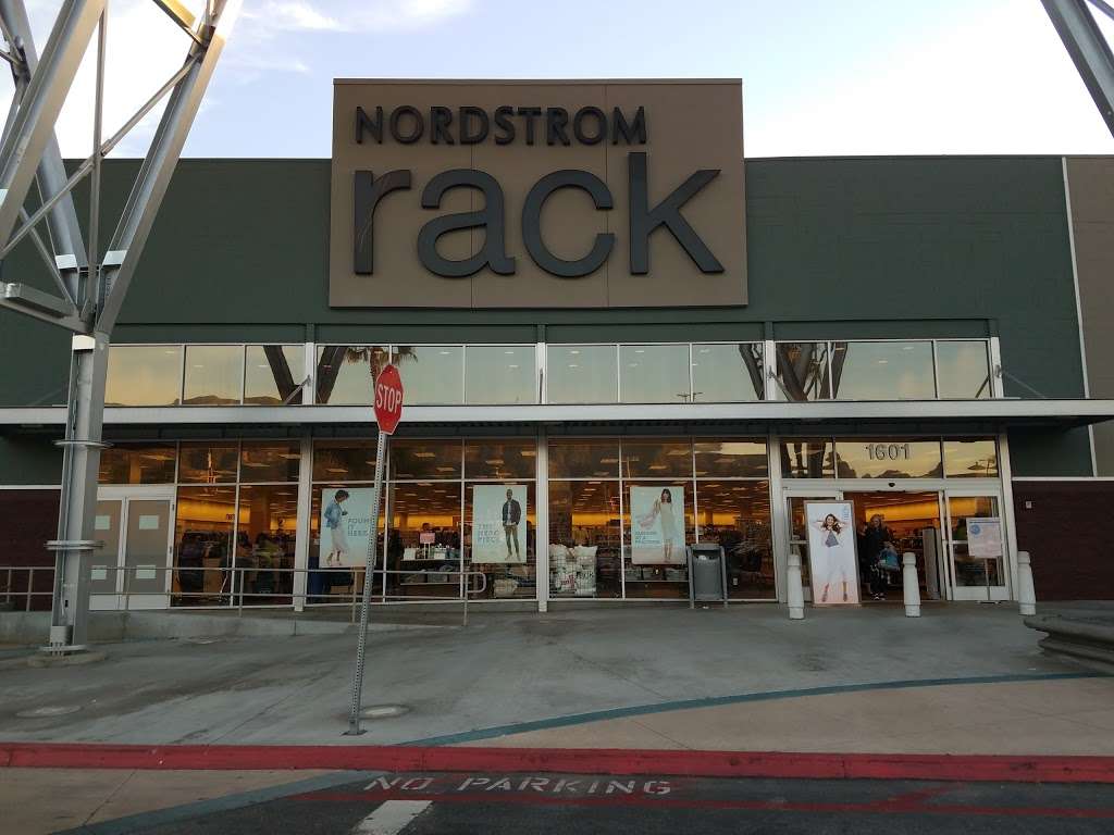 Nordstrom Rack Burbank Empire Center | 1601 N Victory Pl, Burbank, CA 91502, USA | Phone: (818) 478-2930