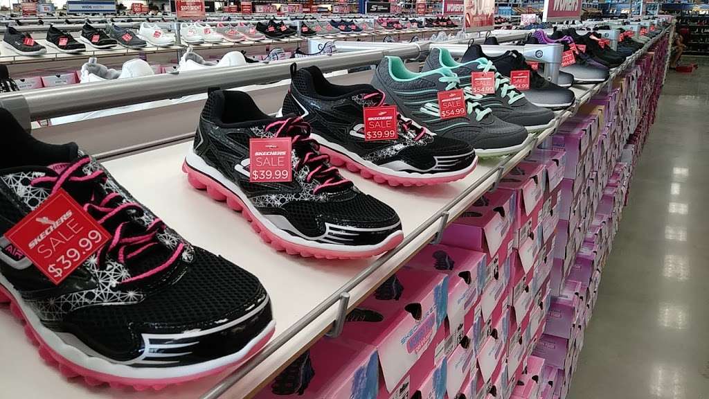 SKECHERS Factory Outlet | 2649 W Osceola Pkwy, Kissimmee, FL 34741, USA | Phone: (407) 870-0062