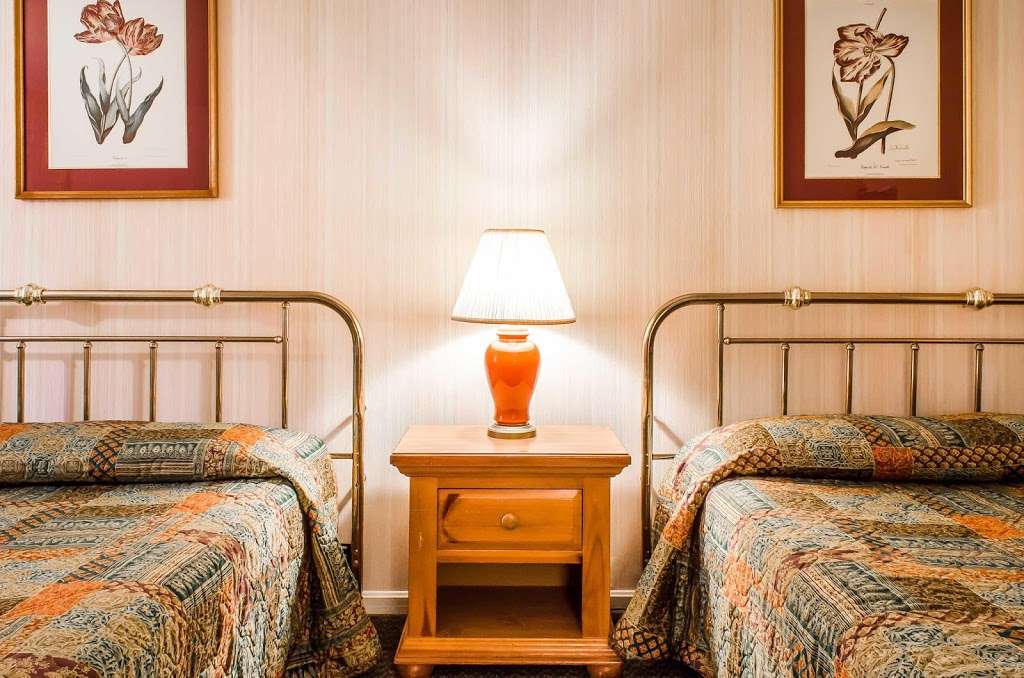 Rodeway Inn | 116 S 7th St, Akron, PA 17501, USA | Phone: (717) 859-1654