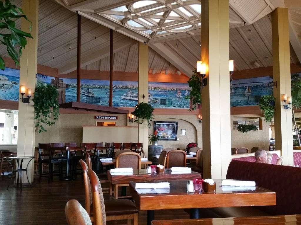 Edgewater Grill | 861 W Harbor Dr, San Diego, CA 92101, USA | Phone: (619) 232-7581