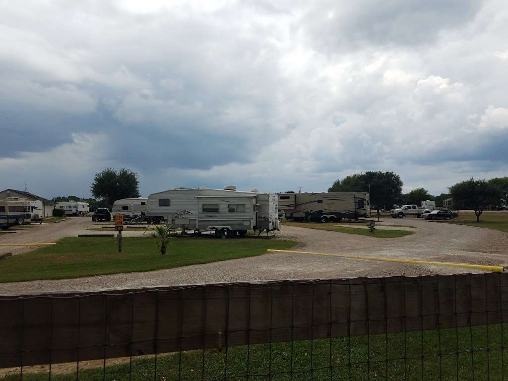 Houston West RV Park | 35303 Cooper Rd, Brookshire, TX 77423, USA | Phone: (281) 375-5678