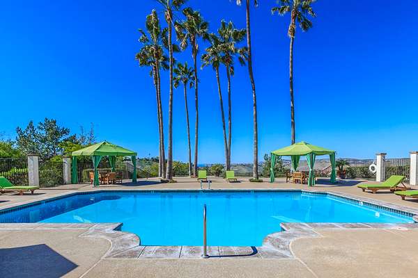 Seacrest Apartment Homes | 240 Avenida Vista Montana, San Clemente, CA 92672, USA | Phone: (949) 498-2100