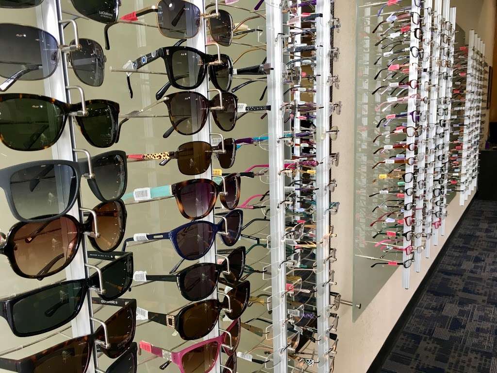 Optical Outlets | 1025 Oviedo Mall Boulevard, Oviedo, FL 32765, USA | Phone: (407) 977-3100