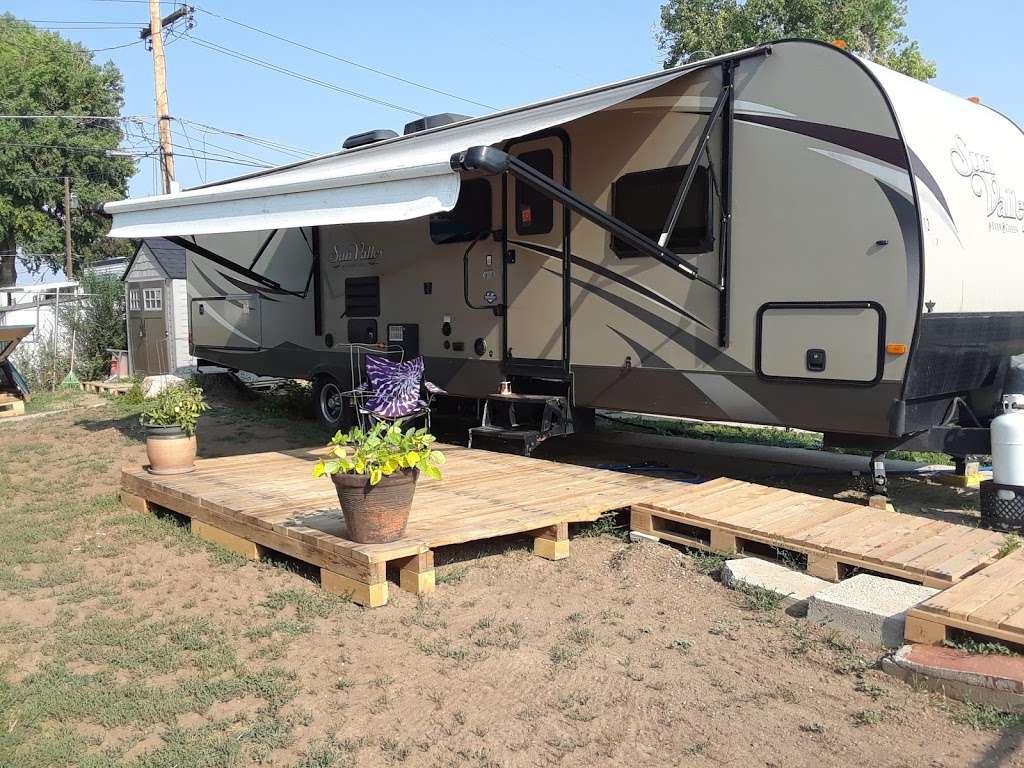 Skyview RV Park | 16051 E Colfax Ave, Aurora, CO 80011, USA | Phone: (303) 363-7646