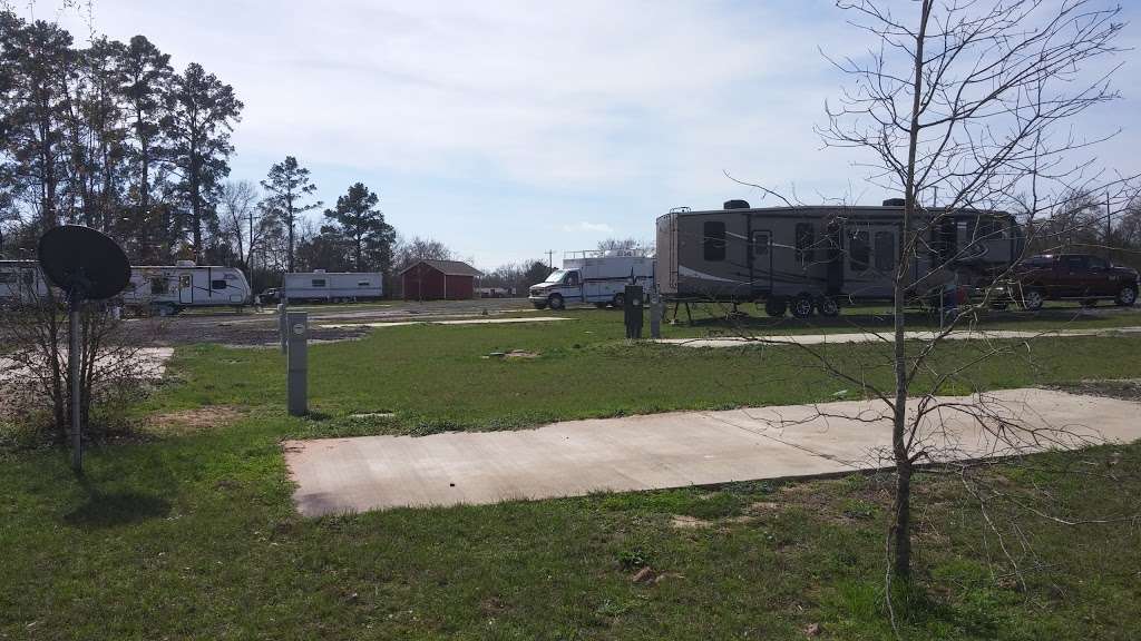 The RV park of Dobbin | 150 5th St, Montgomery, TX 77316, USA | Phone: (936) 672-6746