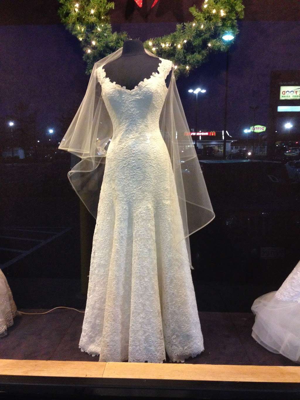 Jeanettes Bride N Boutique | 10386 Festival Ln, Manassas, VA 20109, USA | Phone: (703) 369-1998