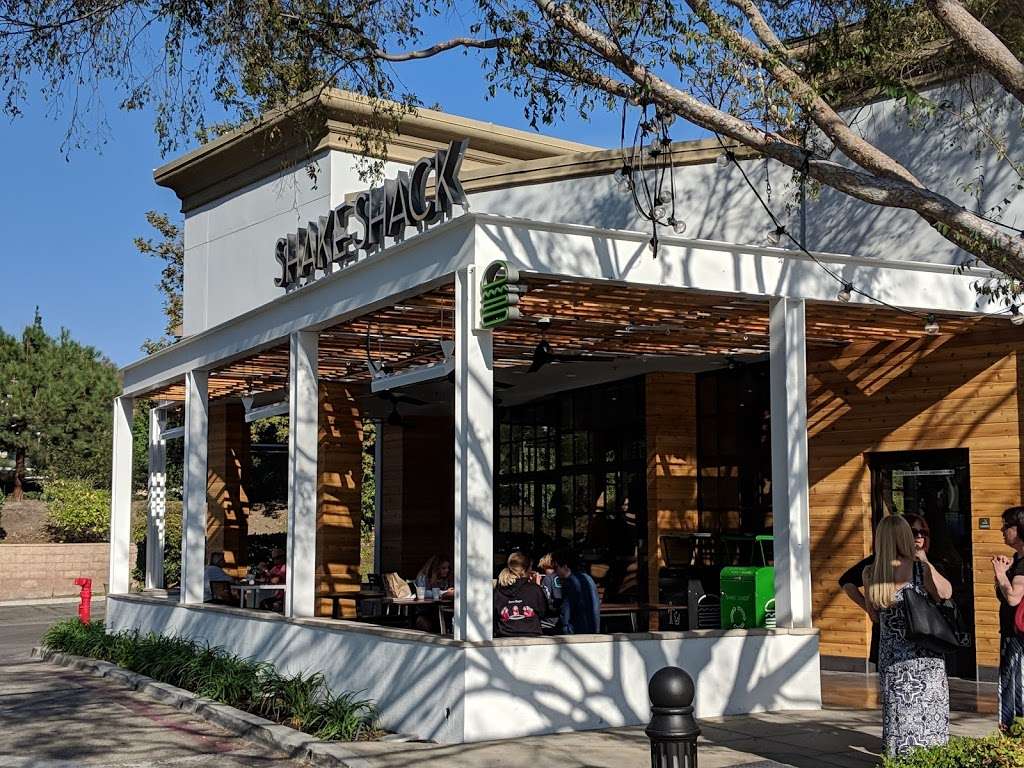 Shake Shack | 120 Promenade Way Suite A, Thousand Oaks, CA 91362, USA | Phone: (805) 309-5941