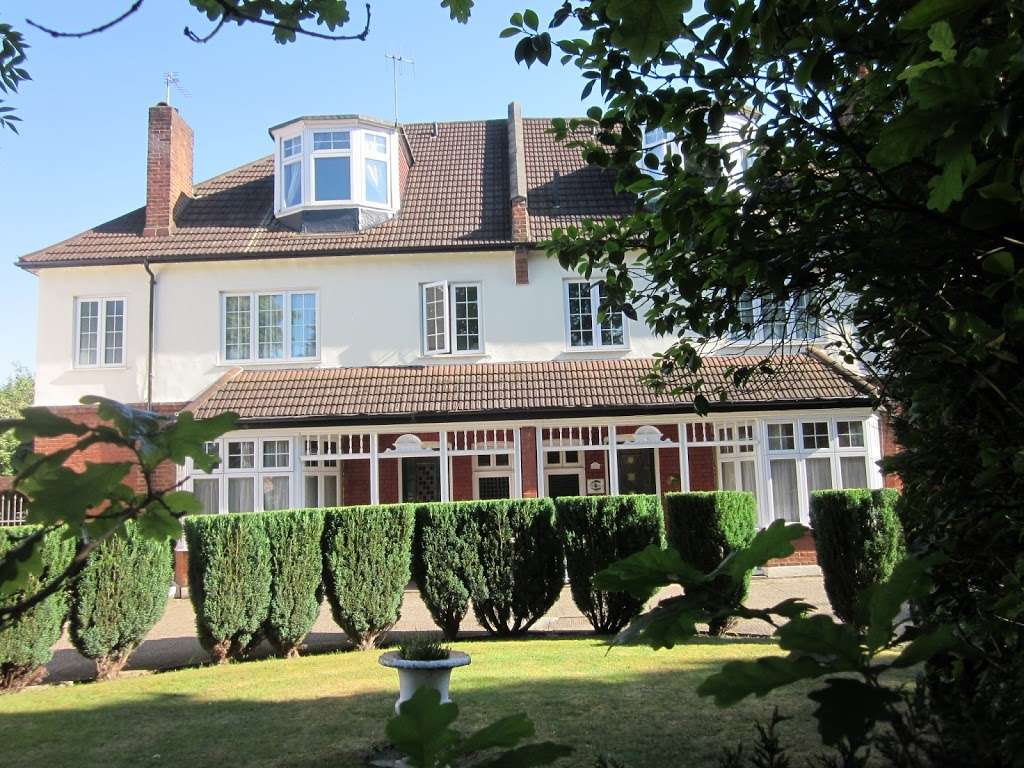 St Theresas Rest Home | 6-8 Queen Annes Gardens, Enfield EN1 2JN, UK | Phone: 020 8360 6272