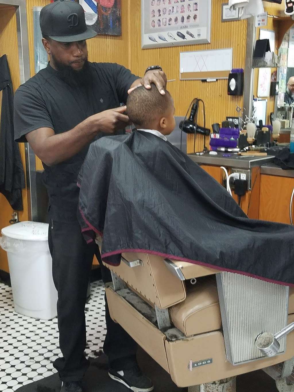 Straight Edge Barbershop | 216 Somerville Ave, Somerville, MA 02143, USA | Phone: (617) 718-2422