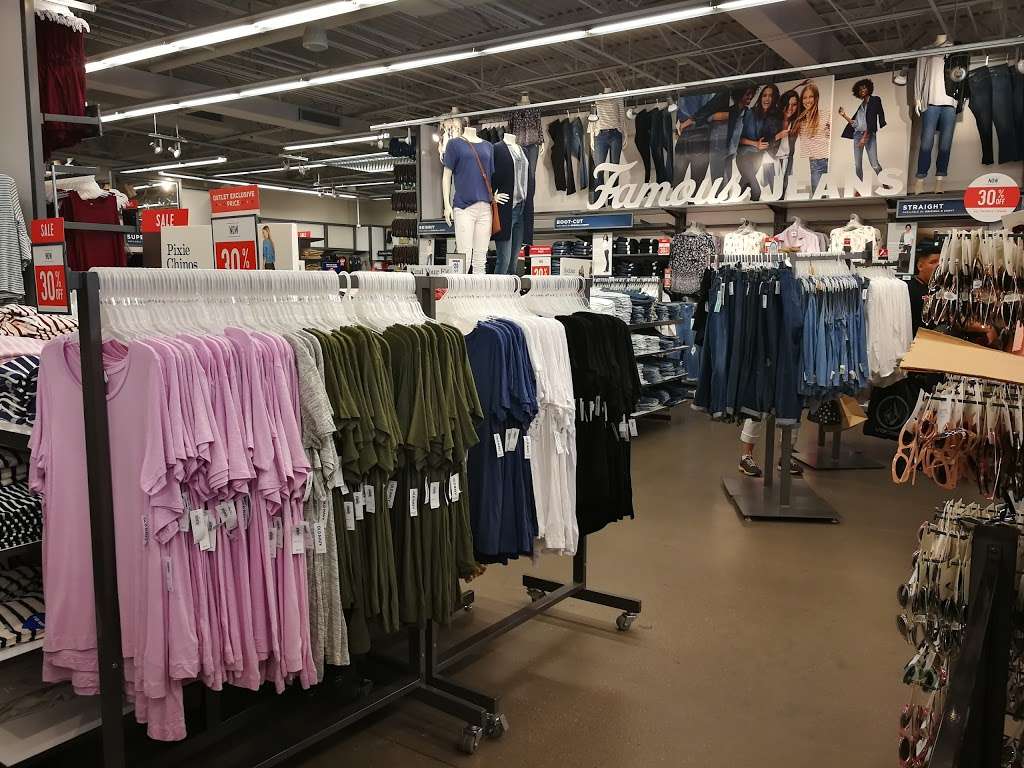 Old Navy Outlet | 4976 Premium Outlets Way STE. 900, Chandler, AZ 85226, USA | Phone: (480) 639-1797