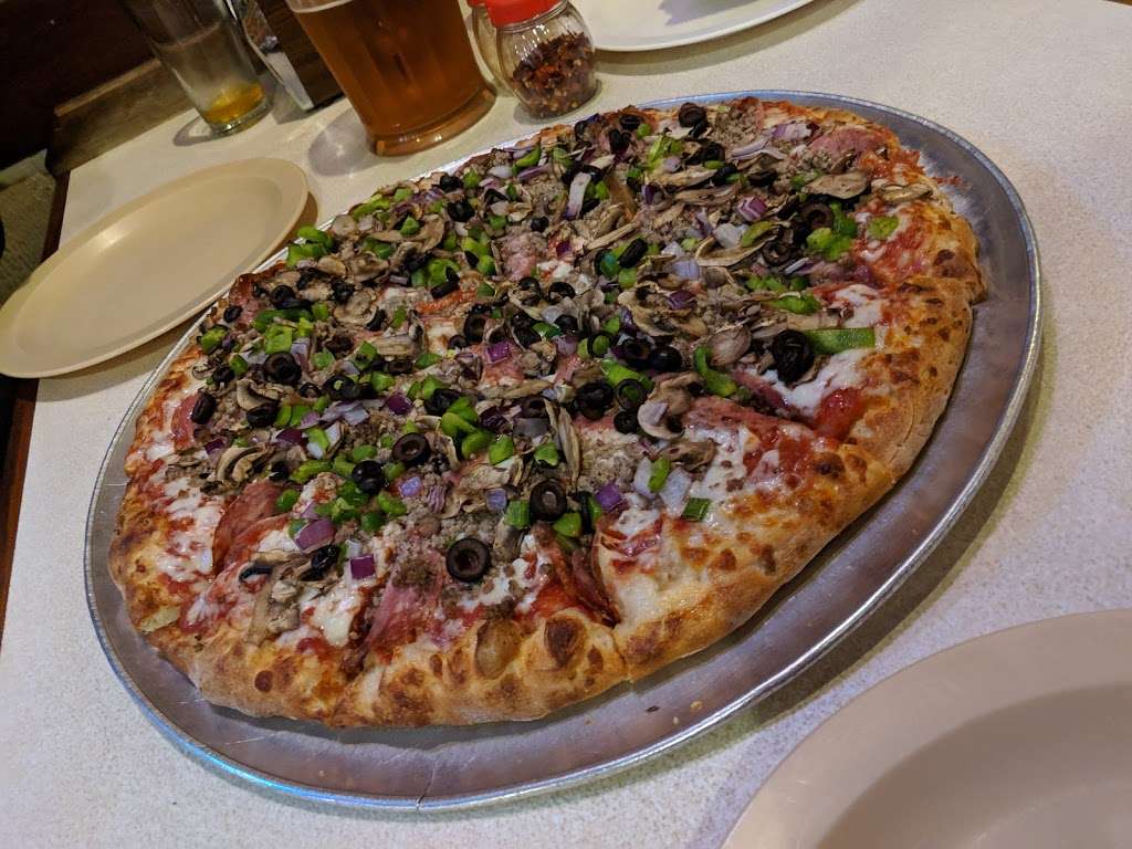 Lamppost Pizza | 1145 Lindero Canyon Rd, Westlake Village, CA 91362, USA | Phone: (818) 879-2195