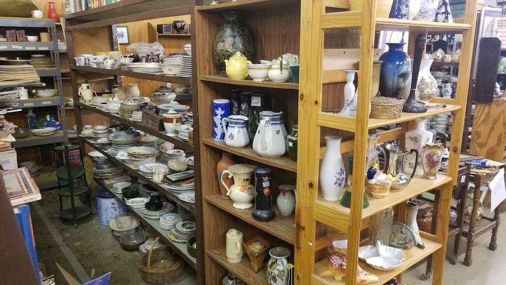 East Fork Mall - Antiques & Collectibles | 613A Highway 80 East, Sunnyvale, TX 75182, USA | Phone: (972) 226-2704