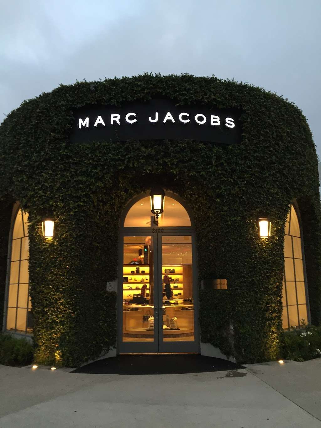 Marc Jacobs | 8400 Melrose Pl, Los Angeles, CA 90069, USA | Phone: (323) 653-5100