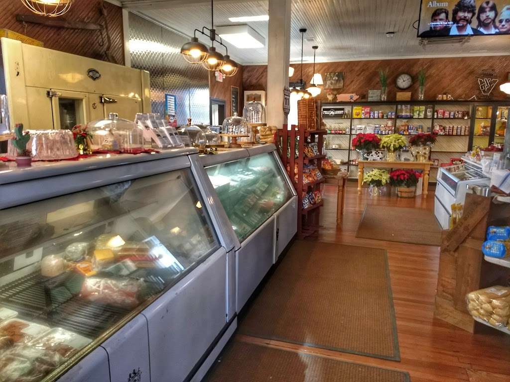 Round Hill Grocery Co | 19 Main St, Round Hill, VA 20141, USA | Phone: (540) 441-7474