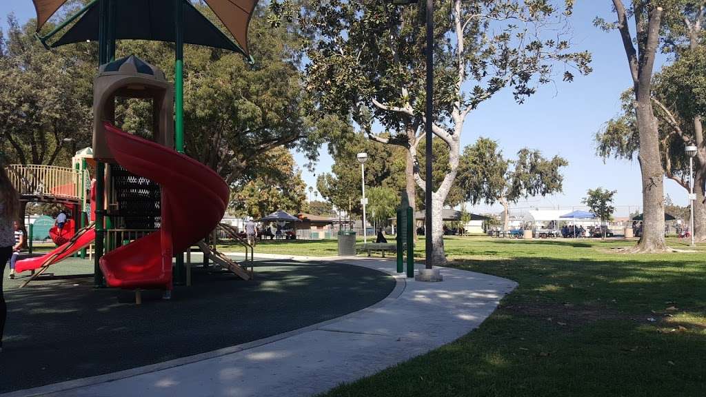 Little Lake Park | 10900 Pioneer Blvd, Santa Fe Springs, CA 90670, USA | Phone: (562) 941-9585