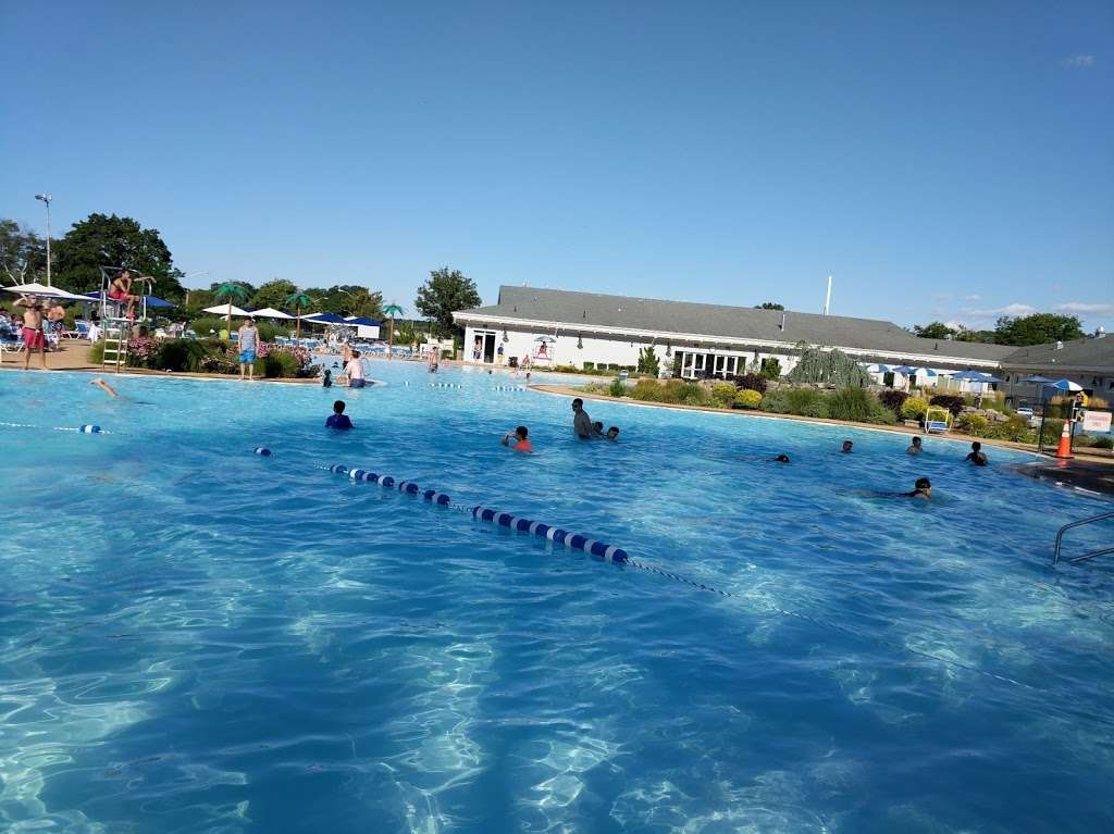 Manorhaven Beach Park & Pool | Manorhaven Blvd, Port Washington, NY 11050, USA | Phone: (516) 767-4618