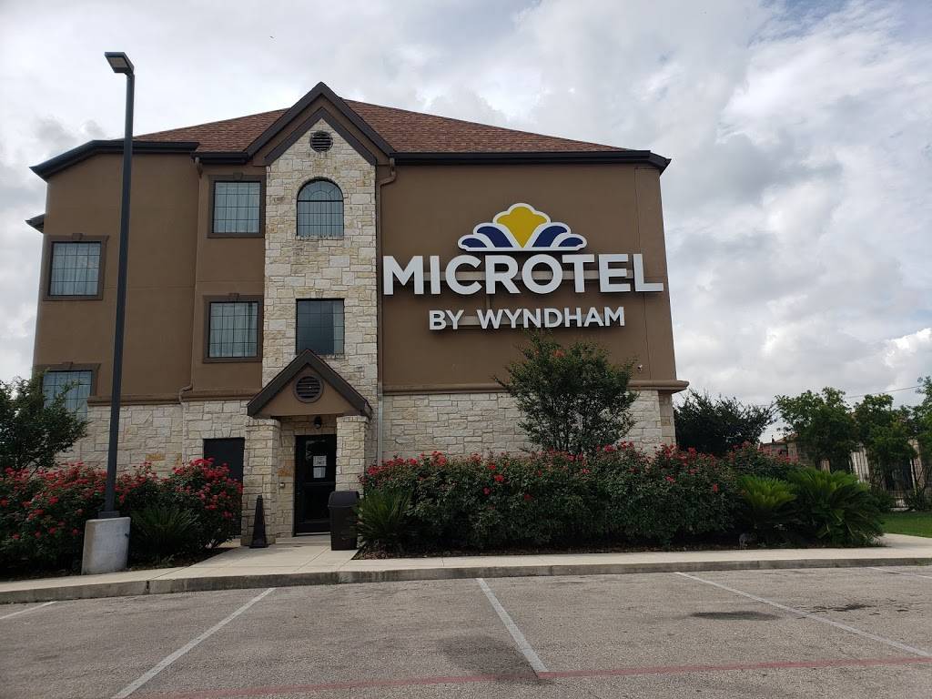 Microtel Inn & Suites by Wyndham Round Rock | 6 Roundville Ln, Round Rock, TX 78664, USA | Phone: (512) 893-5609