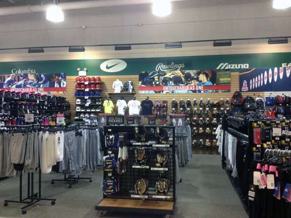 DICKS Sporting Goods | 2703 County Rd 541 #4, Burlington, NJ 08016, USA | Phone: (609) 747-0400