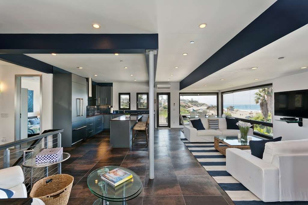 Moonlight Modern Vacation Rental | 3211, 225 4th St, Encinitas, CA 92024, USA | Phone: (858) 381-7713