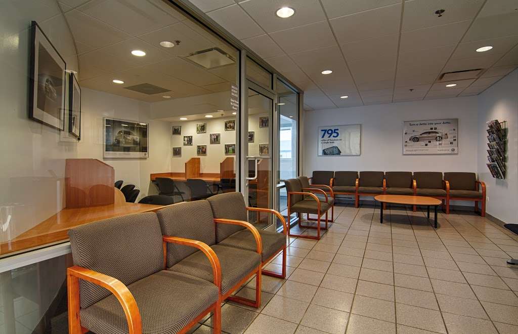 Jennings Volkswagen | 201 Waukegan Rd, Glenview, IL 60025, USA | Phone: (847) 453-3091