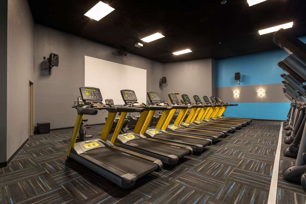 Chuze Fitness | 1521 S Riverside Ave, Rialto, CA 92376, USA | Phone: (909) 873-5997