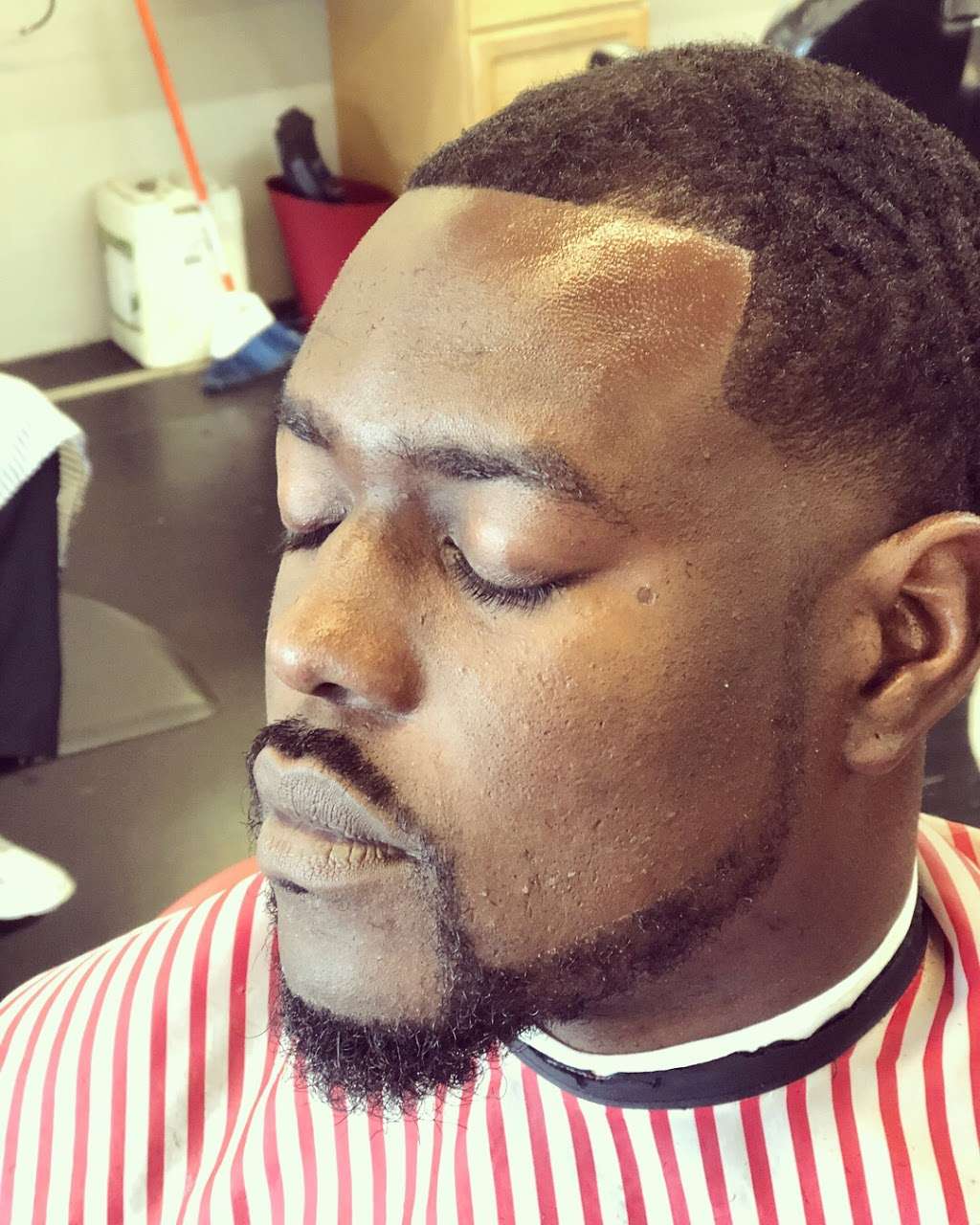 Mr. Guillorys Master Barber Shop | 10601 Grant Rd #214, Houston, TX 77070, United States | Phone: (713) 598-8975