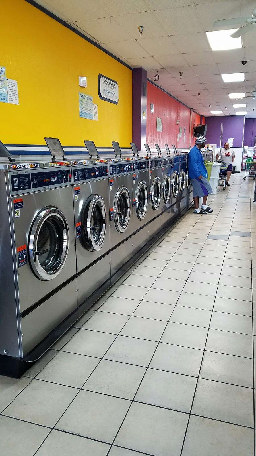 Coinless Laundry | 2102 E Highland Ave, San Bernardino, CA 92404, USA | Phone: (909) 864-4730