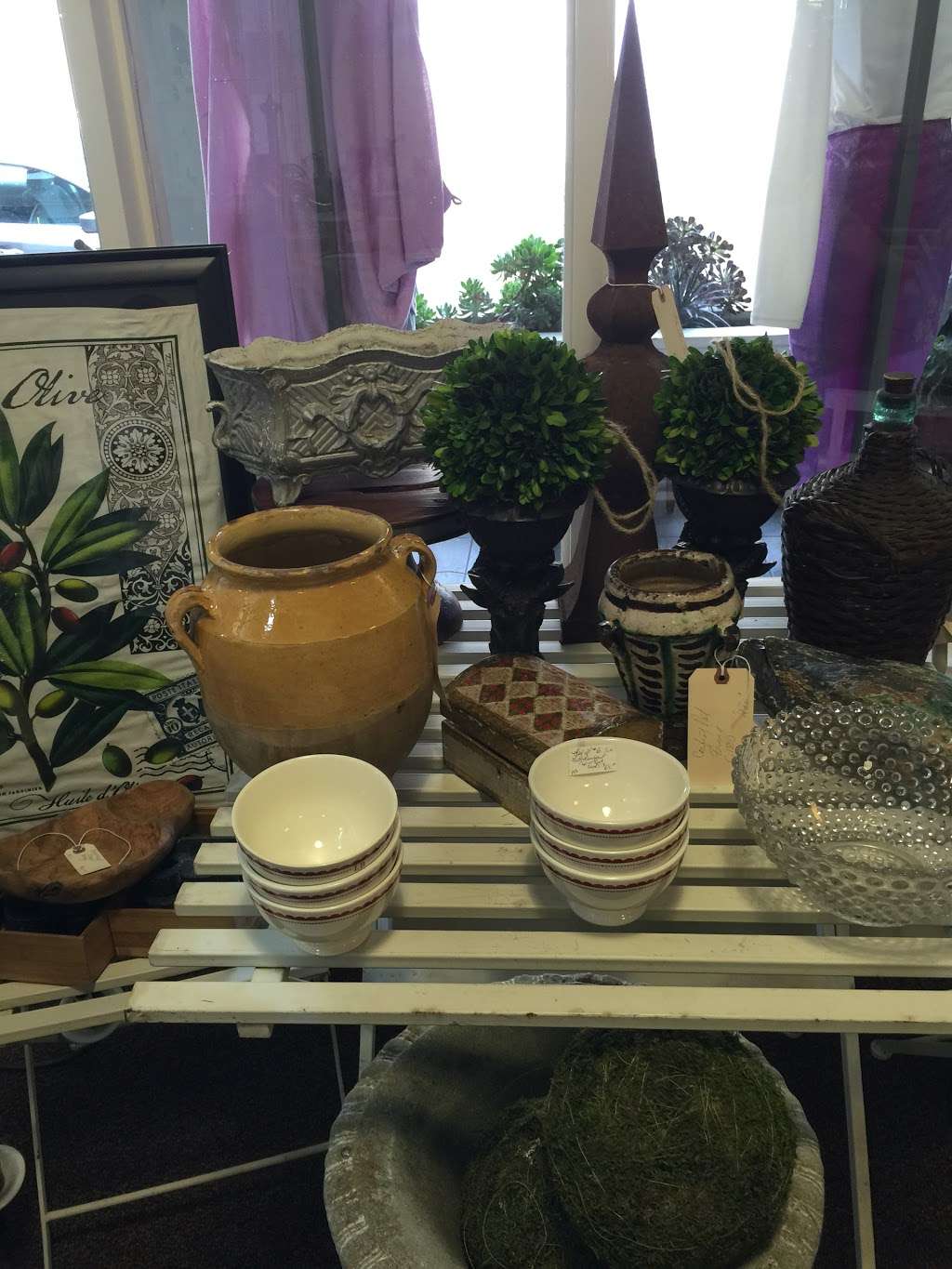 Bon Marche Thrift Store | 19405 Riverside Dr, Sonoma, CA 95476, USA | Phone: (707) 933-9613