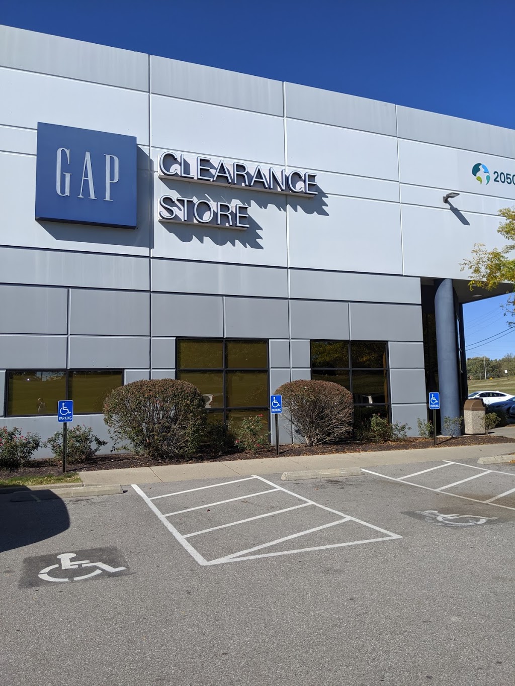 Gap Factory | 2050 Global Way #2050, Hebron, KY 41048, USA | Phone: (859) 586-3320