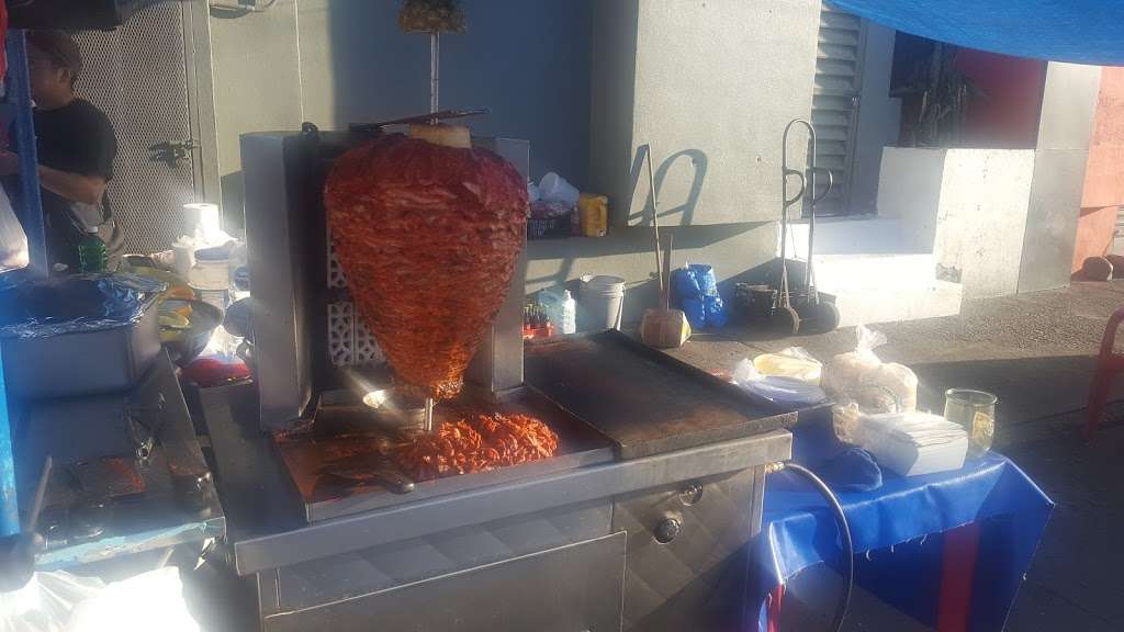 tacos noemi | Av. Ignacio Allende 7096, Azcona, 22100 Tijuana, B.C., Mexico