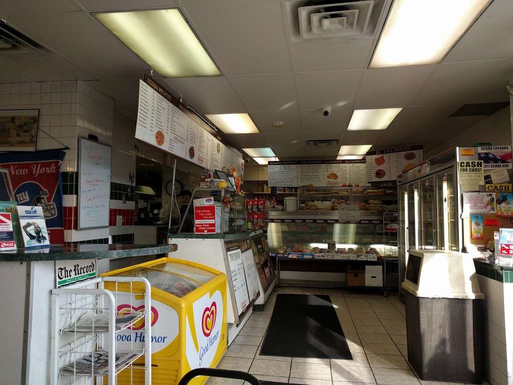 Craig Ds Deli & Pizza | 228 Washington Ave, Little Ferry, NJ 07643, USA | Phone: (201) 641-4655