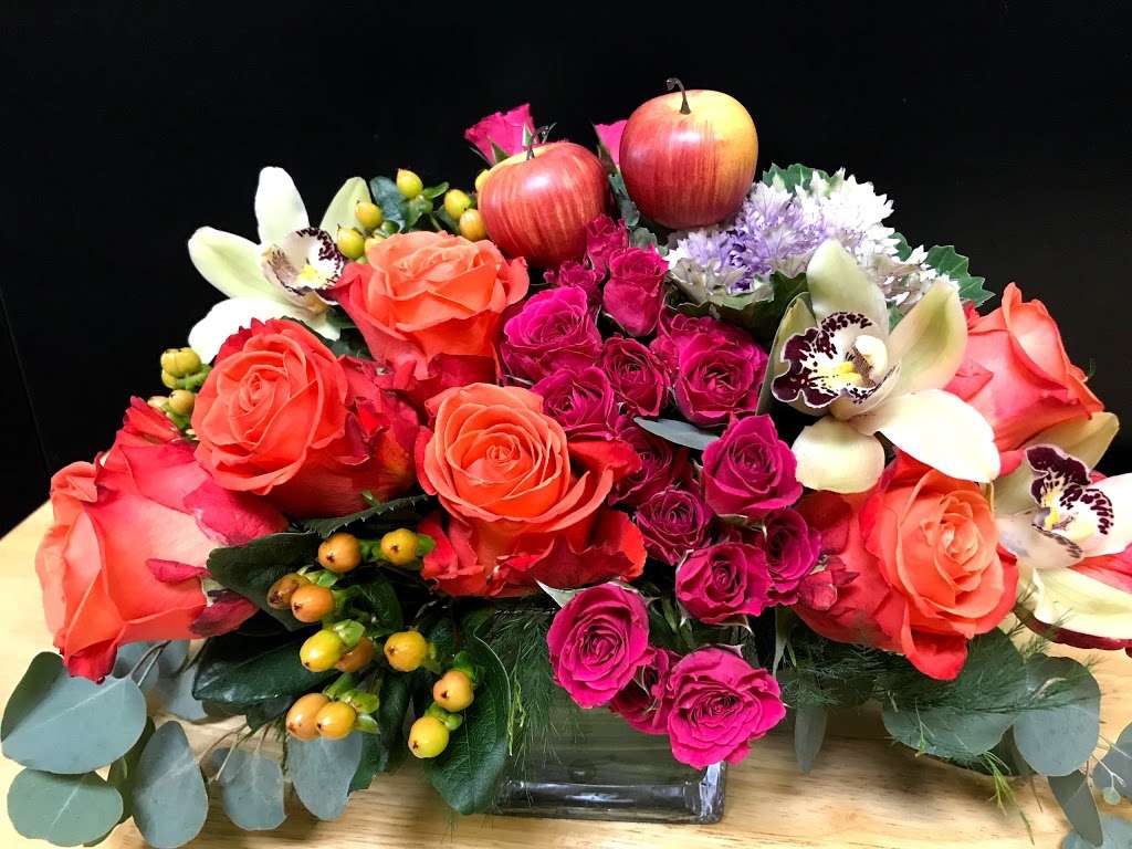 Marivels Florist & Gifts, LLC | 409 Mercer St, Hightstown, NJ 08520, USA | Phone: (609) 448-3636