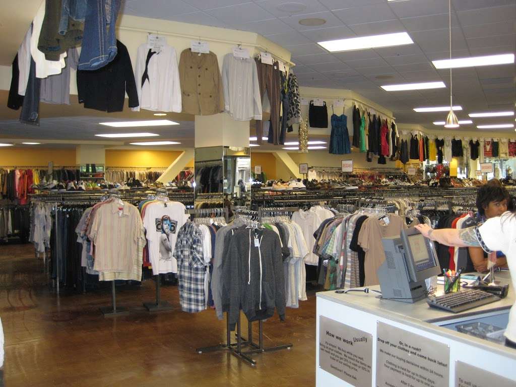 Crossroads Trading | 5901 College Ave, Oakland, CA 94618, USA | Phone: (510) 420-1952