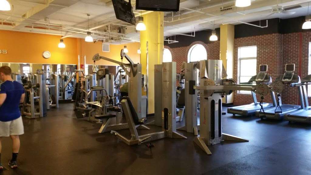 Golds Gym | 1220 N Fillmore St # 150, Arlington, VA 22201, USA | Phone: (703) 879-4200