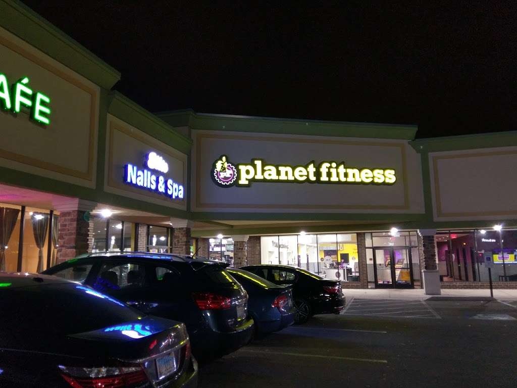 Planet Fitness | 525 W Lake St, Addison, IL 60101, USA | Phone: (331) 979-7169