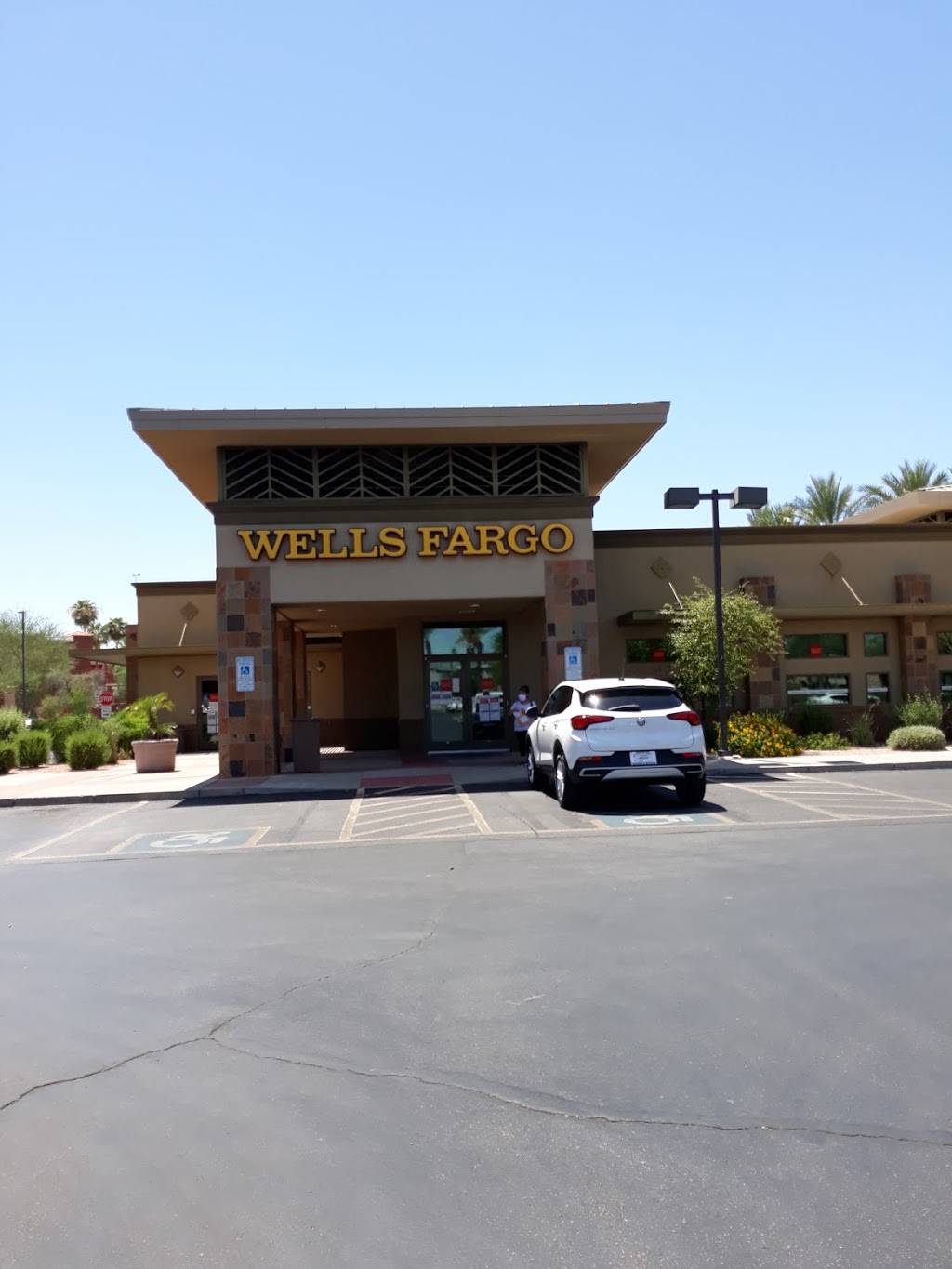 Wells Fargo Bank | 3495 W Chandler Blvd, Chandler, AZ 85226, USA | Phone: (480) 821-7474