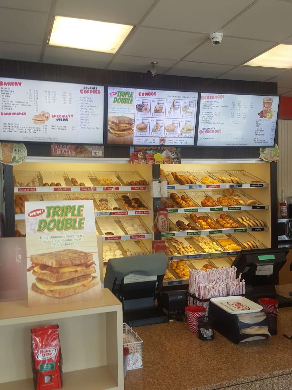 Honey Dew Donuts | 1485 Pleasant St, Bridgewater, MA 02324, USA | Phone: (508) 697-2800