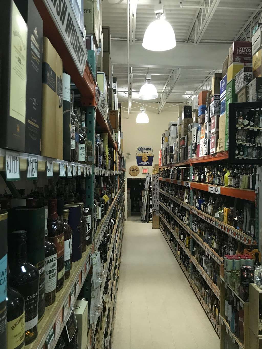 Warehouse Wines & Liquors | 113 Mill Plain Rd, Danbury, CT 06811, USA | Phone: (203) 743-5453