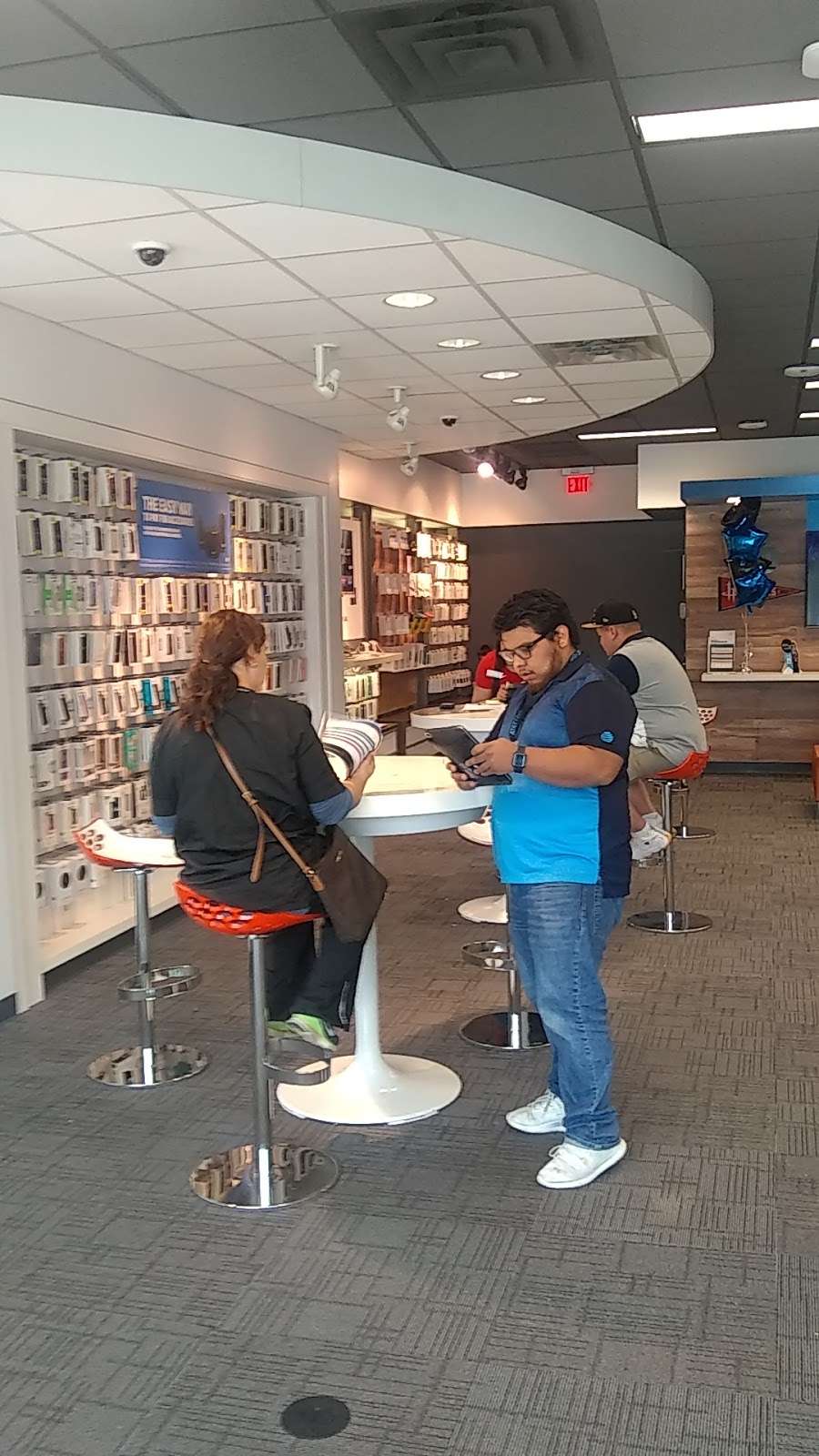 AT&T Store | 10701 North Fwy, Houston, TX 77037, USA | Phone: (281) 591-6555