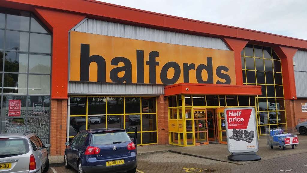 Halfords | 3, The Oaks Industrial Estate, Howard Way, Harlow CM20 2AB, UK | Phone: 01279 453724