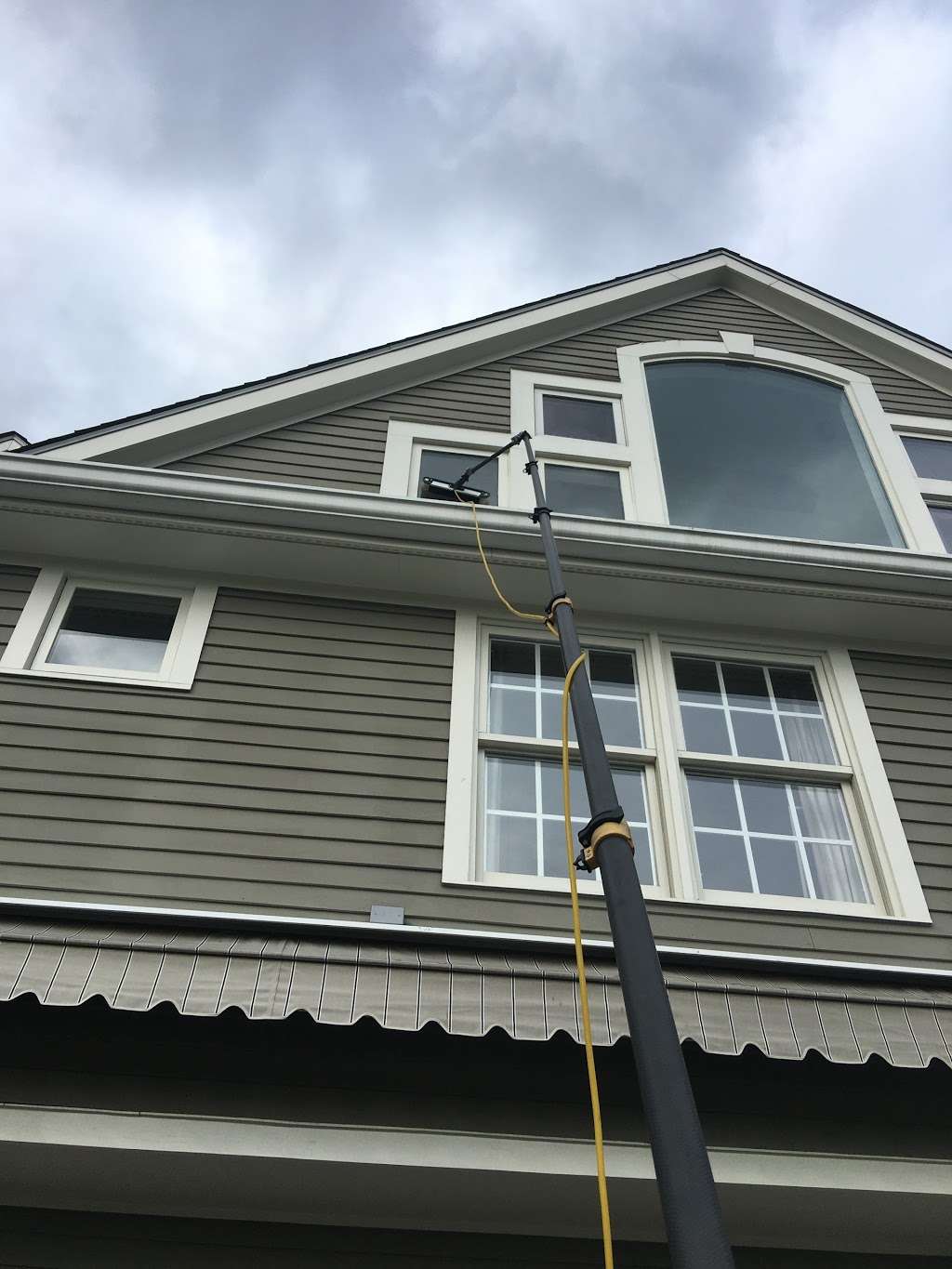 Look Outside Roof and Window Washing | 483 Newtown Ave, Norwalk, CT 06851, USA | Phone: (203) 858-3791